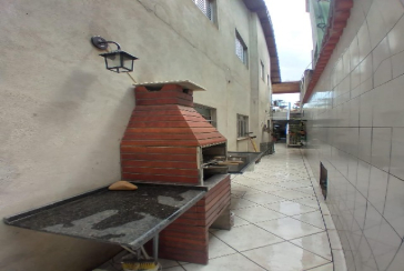 Belo Sobrado à venda no Bairro do Jardim Anhangüera na Rua Júlio Vicente Ferreira