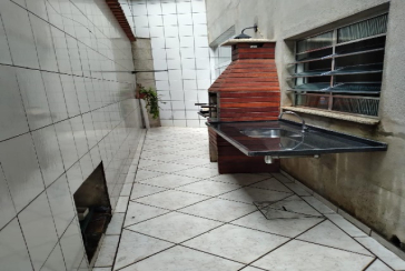 Belo Sobrado à venda no Bairro do Jardim Anhangüera na Rua Júlio Vicente Ferreira