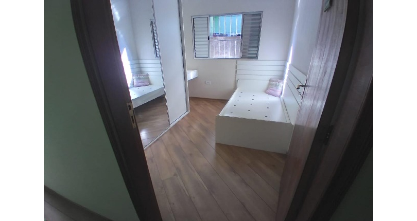 Belo Sobrado à venda no Bairro do Jardim Anhangüera na Rua Júlio Vicente Ferreira