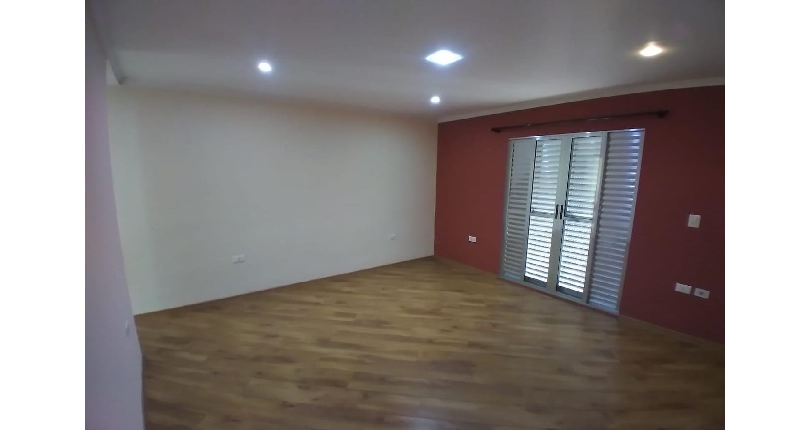 Belo Sobrado à venda no Bairro do Jardim Anhangüera na Rua Júlio Vicente Ferreira