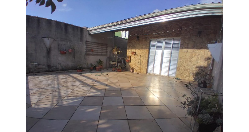 Belo Sobrado à venda no Bairro do Jardim Anhangüera na Rua Júlio Vicente Ferreira