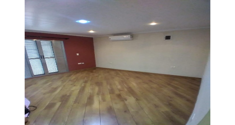 Belo Sobrado à venda no Bairro do Jardim Anhangüera na Rua Júlio Vicente Ferreira