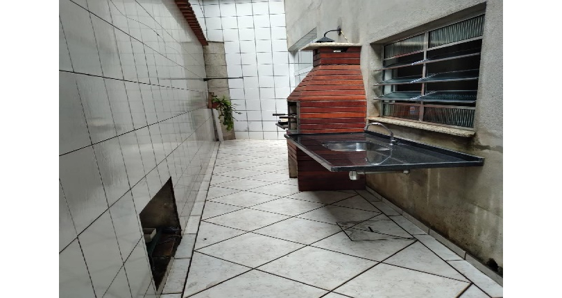 Belo Sobrado à venda no Bairro do Jardim Anhangüera na Rua Júlio Vicente Ferreira