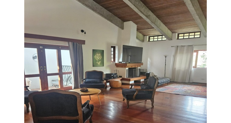 Belo Sobrado à venda no Bairro do City América na Rua Icádio,