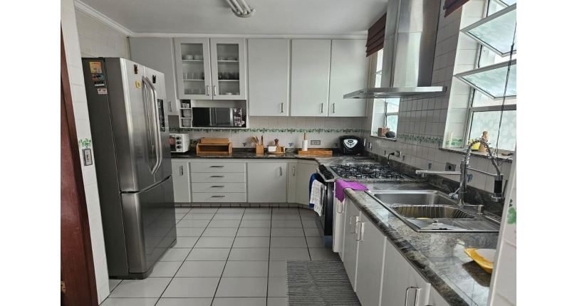 Belo Sobrado à venda no Bairro do City América na Rua Icádio,