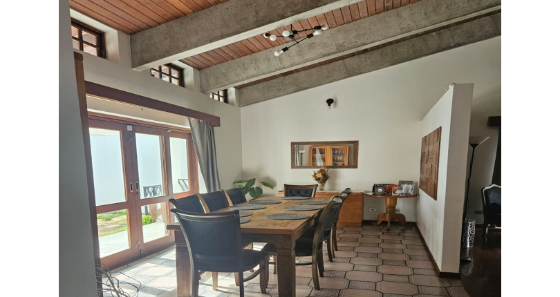 Belo Sobrado à venda no Bairro do City América na Rua Icádio,