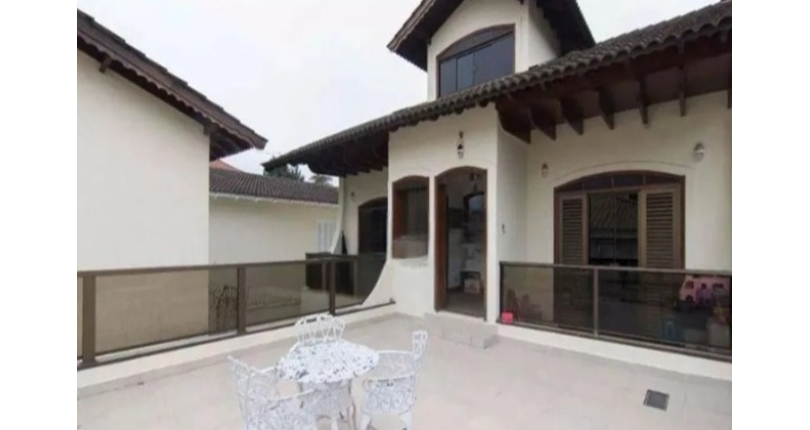 Lindo Sobrado à venda no Bairro do City América na Avenida Cardeal Motta,