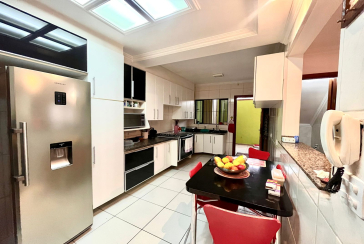 Lindo Sobrado à venda no Parque Anhanguera (São Domingos)