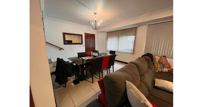 Lindo Sobrado à venda no Parque Anhanguera (São Domingos)