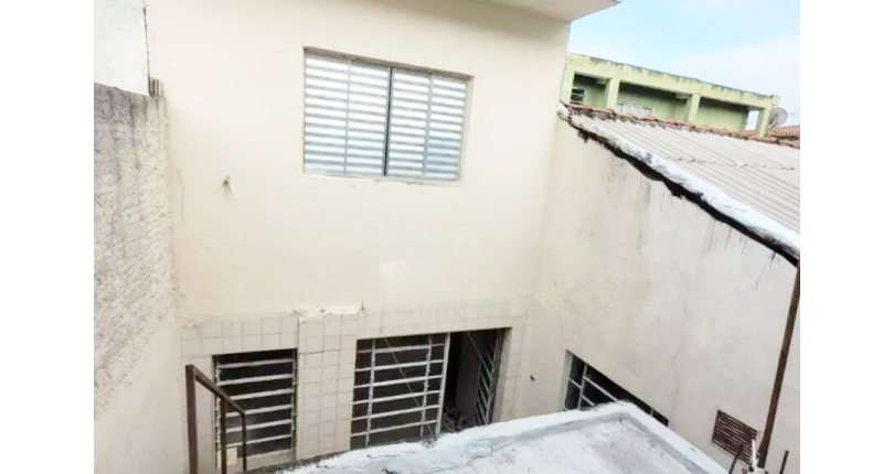 Terreno à venda no Bairro da Vila Santa Edwiges na Rua Agamenon Magalhães