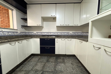 Belo Sobrado à venda no Bairro da Vila Albertina na Rua Antônio Pires