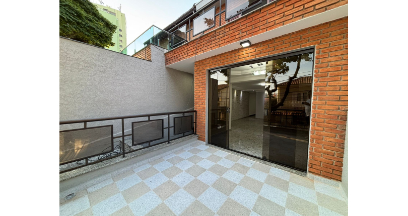 Belo Sobrado à venda no Bairro da Vila Albertina na Rua Antônio Pires