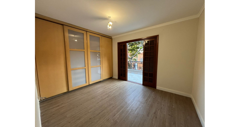 Belo Sobrado à venda no Bairro da Vila Albertina na Rua Antônio Pires