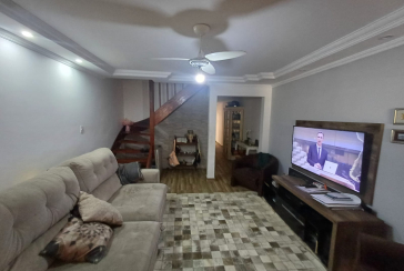  Sobrado à venda no Bairro do Jardim Mangalot na Rua Ramon Falcão,