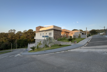 Bela Casa à venda no Loteamento Itatiba Country Club na Rua José Consoline