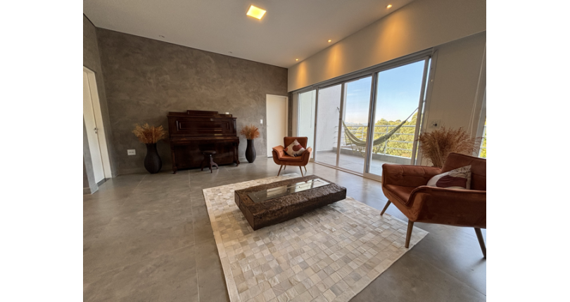 Bela Casa à venda no Loteamento Itatiba Country Club na Rua José Consoline