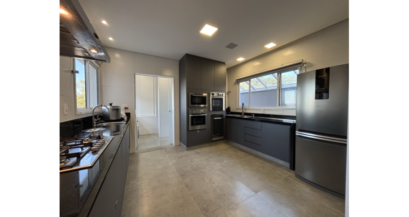 Bela Casa à venda no Loteamento Itatiba Country Club na Rua José Consoline