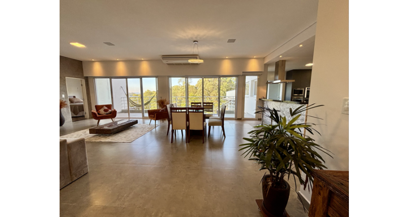 Bela Casa à venda no Loteamento Itatiba Country Club na Rua José Consoline