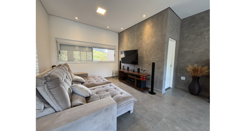 Bela Casa à venda no Loteamento Itatiba Country Club na Rua José Consoline