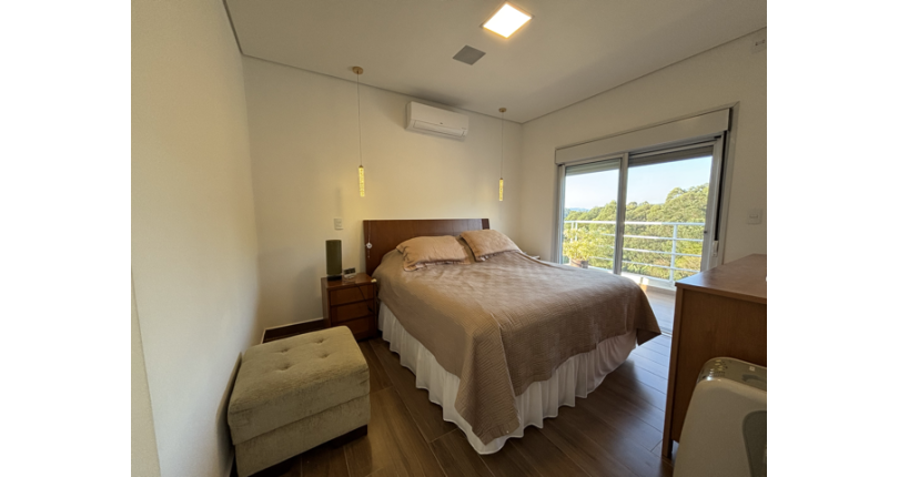 Bela Casa à venda no Loteamento Itatiba Country Club na Rua José Consoline