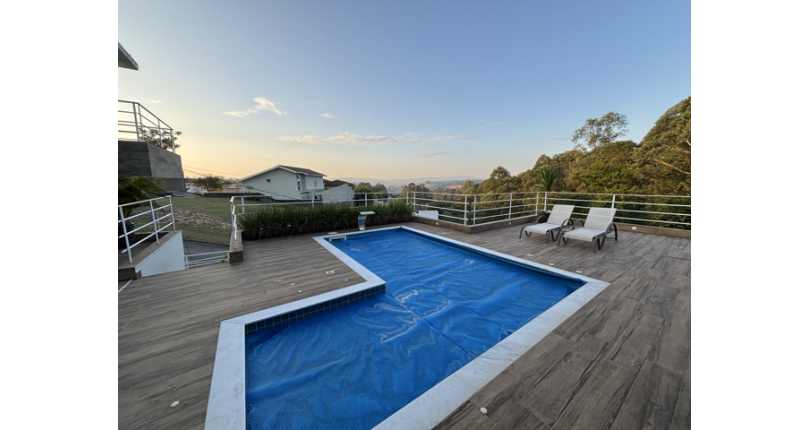 Bela Casa à venda no Loteamento Itatiba Country Club na Rua José Consoline