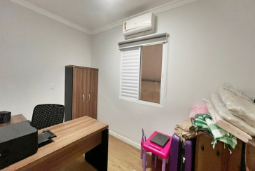 Bela Casa assobradada à venda no Bairro do Parque São Domingos na Rua Professora Altina Maynardi de Araújo, 