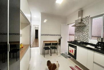 Bela Casa assobradada à venda no Bairro do Parque São Domingos na Rua Professora Altina Maynardi de Araújo, 