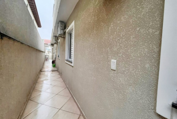 Bela Casa assobradada à venda no Bairro do Parque São Domingos na Rua Professora Altina Maynardi de Araújo, 