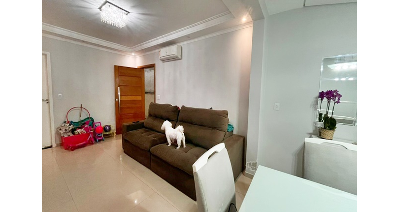 Bela Casa assobradada à venda no Bairro do Parque São Domingos na Rua Professora Altina Maynardi de Araújo, 