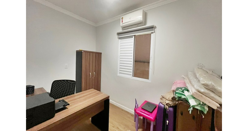 Bela Casa assobradada à venda no Bairro do Parque São Domingos na Rua Professora Altina Maynardi de Araújo, 