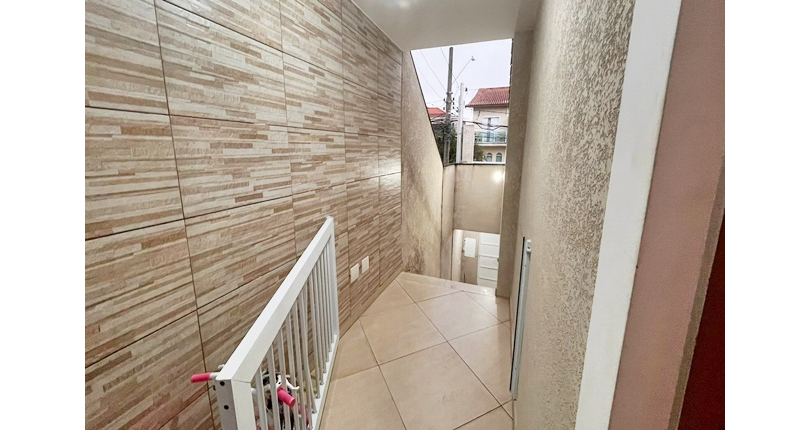 Bela Casa assobradada à venda no Bairro do Parque São Domingos na Rua Professora Altina Maynardi de Araújo, 