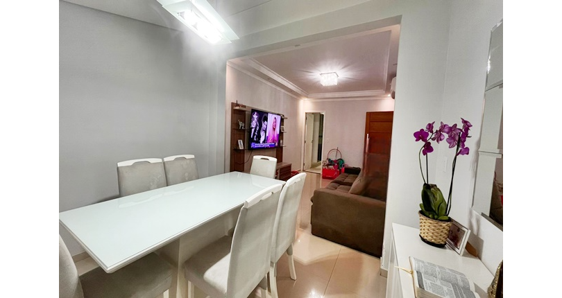 Bela Casa assobradada à venda no Bairro do Parque São Domingos na Rua Professora Altina Maynardi de Araújo, 