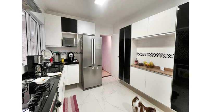 Bela Casa assobradada à venda no Bairro do Parque São Domingos na Rua Professora Altina Maynardi de Araújo, 