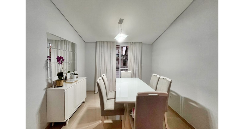 Bela Casa assobradada à venda no Bairro do Parque São Domingos na Rua Professora Altina Maynardi de Araújo, 