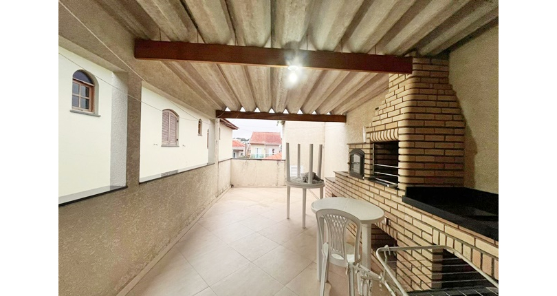 Bela Casa assobradada à venda no Bairro do Parque São Domingos na Rua Professora Altina Maynardi de Araújo, 