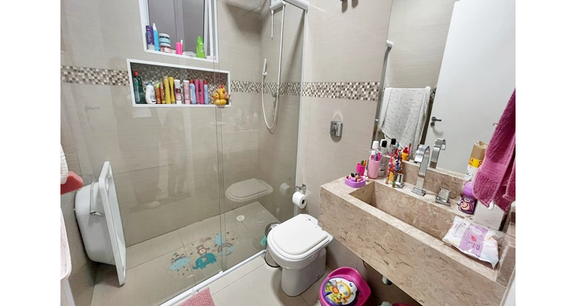 Bela Casa assobradada à venda no Bairro do Parque São Domingos na Rua Professora Altina Maynardi de Araújo, 