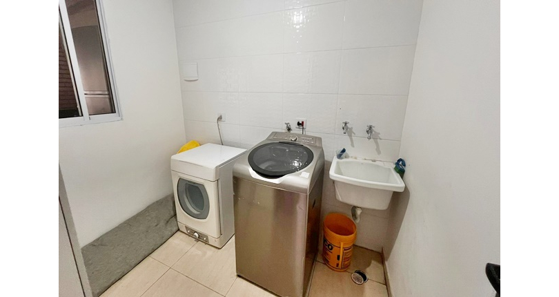 Bela Casa assobradada à venda no Bairro do Parque São Domingos na Rua Professora Altina Maynardi de Araújo, 