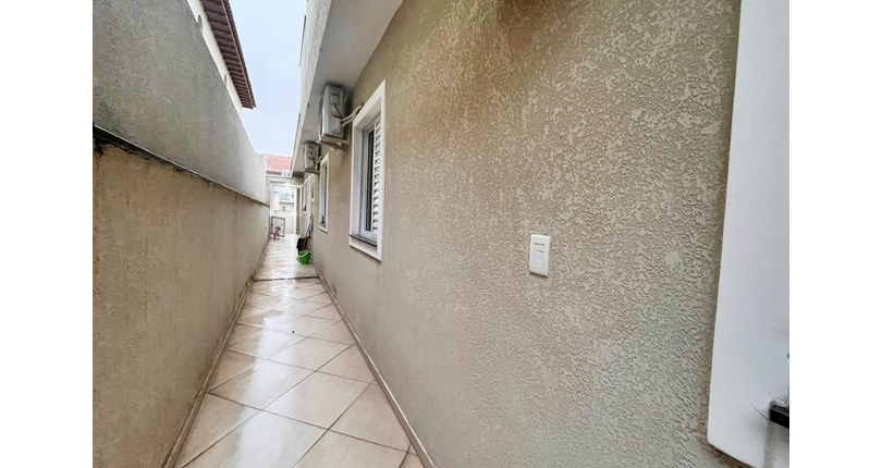 Bela Casa assobradada à venda no Bairro do Parque São Domingos na Rua Professora Altina Maynardi de Araújo, 