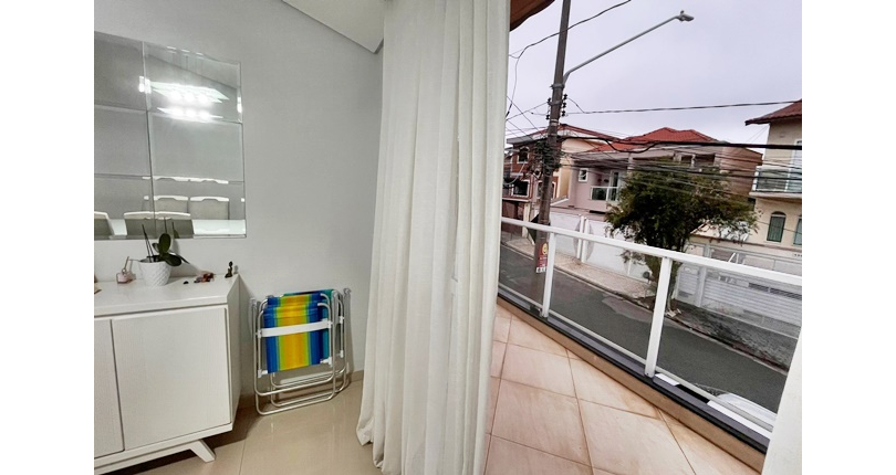 Bela Casa assobradada à venda no Bairro do Parque São Domingos na Rua Professora Altina Maynardi de Araújo, 