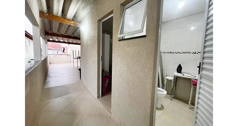 Bela Casa assobradada à venda no Bairro do Parque São Domingos na Rua Professora Altina Maynardi de Araújo, 