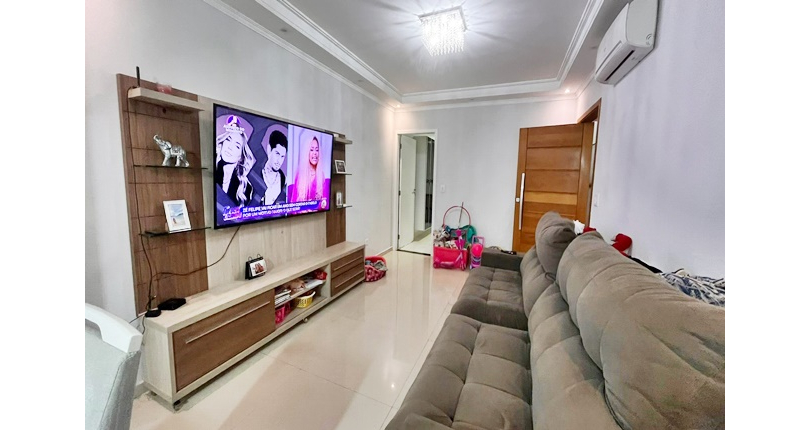 Bela Casa assobradada à venda no Bairro do Parque São Domingos na Rua Professora Altina Maynardi de Araújo, 