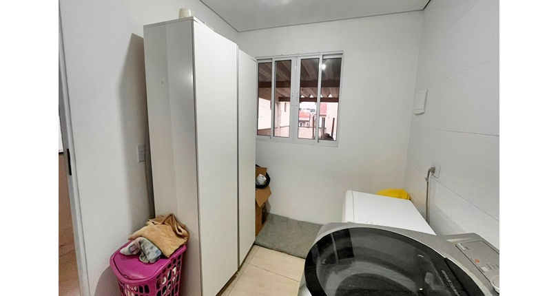 Bela Casa assobradada à venda no Bairro do Parque São Domingos na Rua Professora Altina Maynardi de Araújo, 