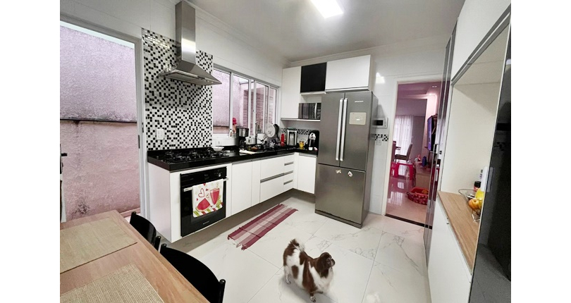 Bela Casa assobradada à venda no Bairro do Parque São Domingos na Rua Professora Altina Maynardi de Araújo, 