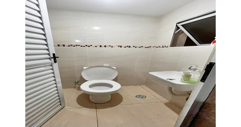 Bela Casa assobradada à venda no Bairro do Parque São Domingos na Rua Professora Altina Maynardi de Araújo, 