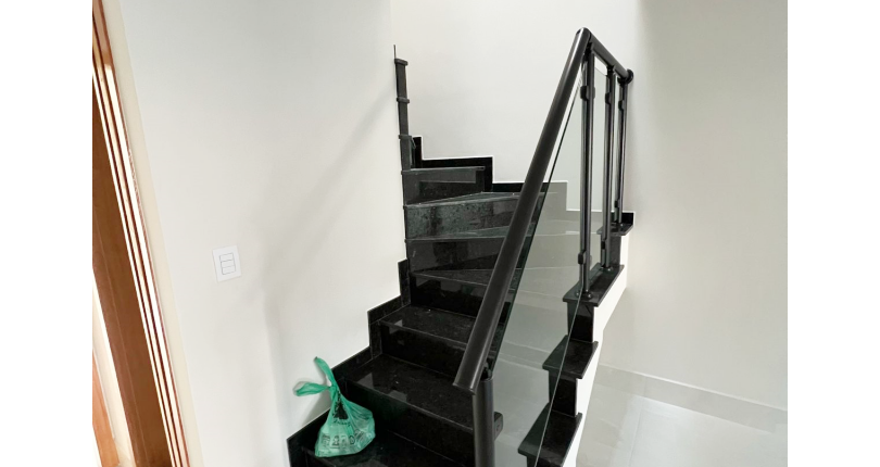 Belíssimo Sobrado novo à venda no Bairro do Parque Maria Domitila na Rua Domingos de Magalhães 80