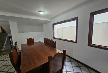 Belo Sobrado à venda no Bairro do Jardim Regina na Rua Maria Pereira Pinto,