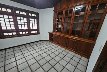 Belo Sobrado à venda no Bairro do Jardim Regina na Rua Maria Pereira Pinto,