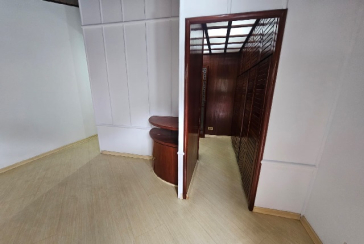 Belo Sobrado à venda no Bairro do Jardim Regina na Rua Maria Pereira Pinto,