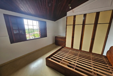 Belo Sobrado à venda no Bairro do Jardim Regina na Rua Maria Pereira Pinto,