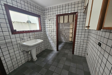 Belo Sobrado à venda no Bairro do Jardim Regina na Rua Maria Pereira Pinto,